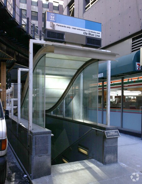 160 N Franklin St, Chicago, IL à louer - Photo du bâtiment - Image 2 de 23