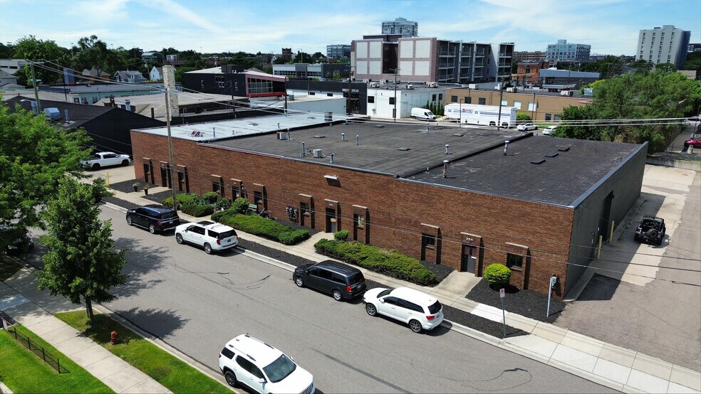 115-203 E Hudson Ave, Royal Oak, MI à louer - Photo du bâtiment - Image 2 de 6