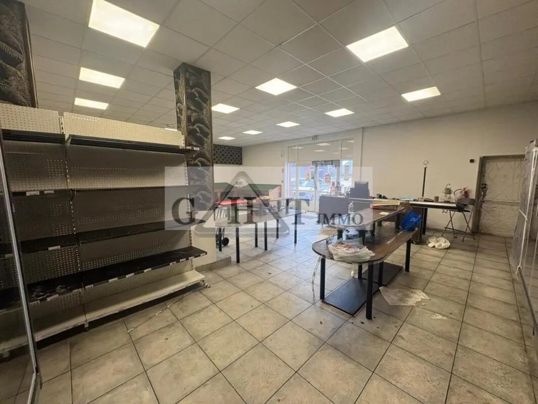 Commerce de détail dans Vaux-le-Pénil à louer Photo intérieure- Image 1 de 11