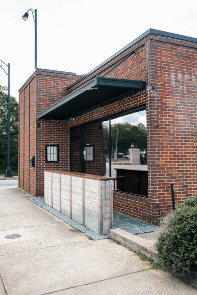 220 E Coffee St, Greenville, SC à louer - Photo du bâtiment - Image 2 de 48