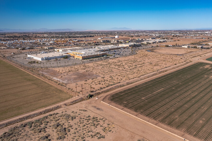 1558-1560 Dogwood Rd, El Centro, CA à vendre - Photo du bâtiment - Image 3 de 30