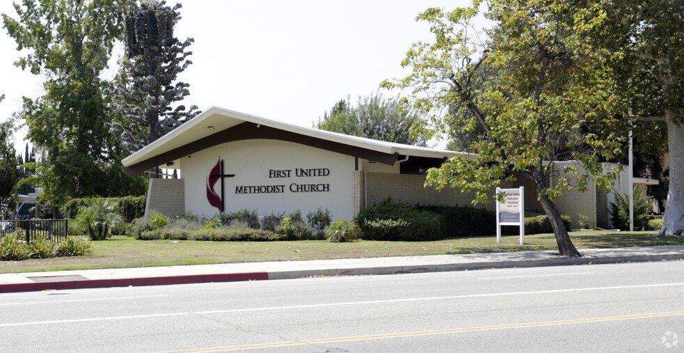 22700 Sherman Way, West Hills, CA à louer - Photo du bâtiment - Image 3 de 4