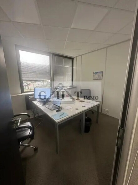 Bureau dans Rosny-sous-Bois à vendre - Photo du bâtiment - Image 3 de 9