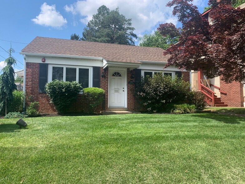 2540 Nottingham Way, Mercerville, NJ à louer - Photo du bâtiment - Image 2 de 4