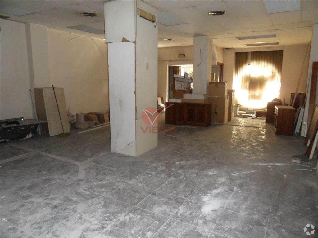 Retail in Cuenca, Cuenca for lease Interior Photo- Image 1 of 3