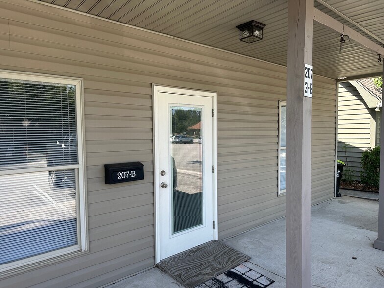 207 N 35th St, Morehead City, NC for lease - Building Photo - Image 2 of 13