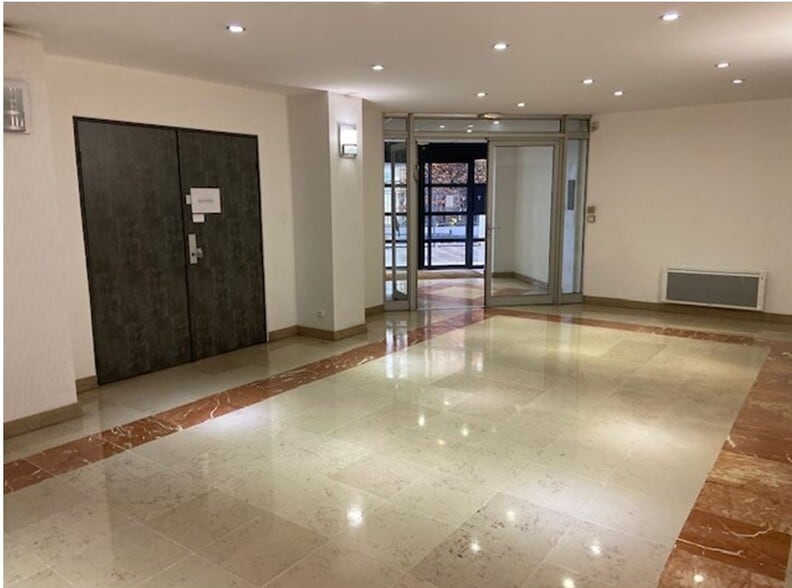 Bureau dans Clichy à louer - Hall d’entrée - Image 2 de 7