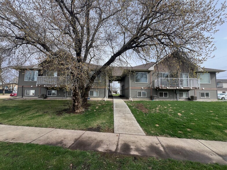 5014 53 St, Camrose, AB à vendre - Photo du bâtiment - Image 2 de 7