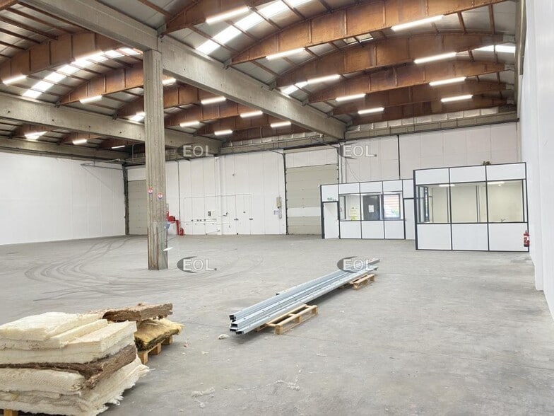 Industrial in Saint-Priest for lease - Interior Photo - Image 1 of 31
