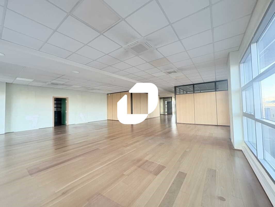 Office in Floirac for lease Interior Photo- Image 1 of 14