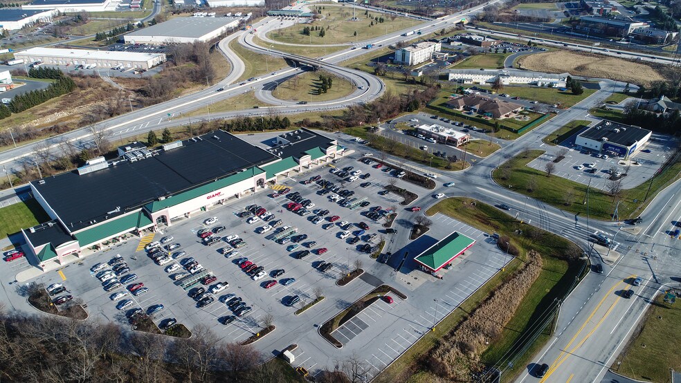 255-360 Cumberland Pky, Mechanicsburg, PA à louer - Photo du bâtiment - Image 1 de 1