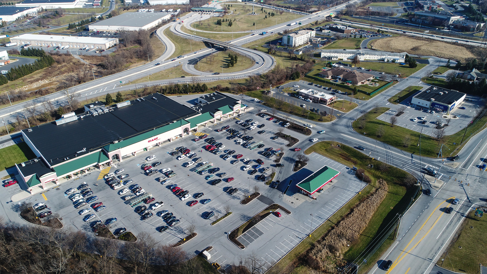 255-360 Cumberland Pky, Mechanicsburg, PA for lease Building Photo- Image 1 of 2