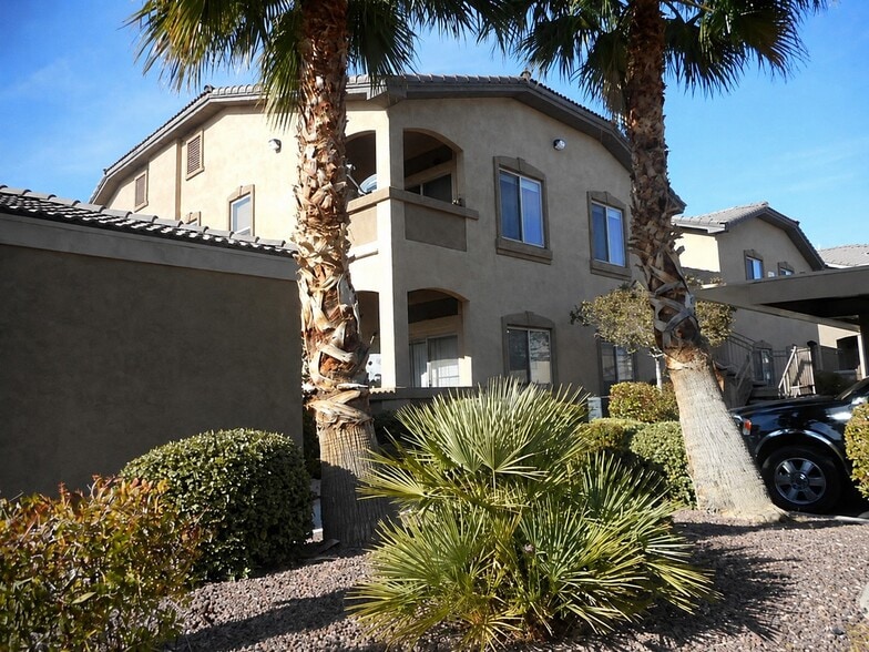 4 condo Las Vegas Portfolio Sale portfolio of 4 properties for sale on LoopNet.ca - Building Photo - Image 2 of 6