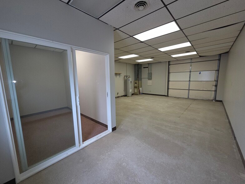 1201 Airport Rd, Ames, IA à louer - Photo intérieure - Image 2 de 8