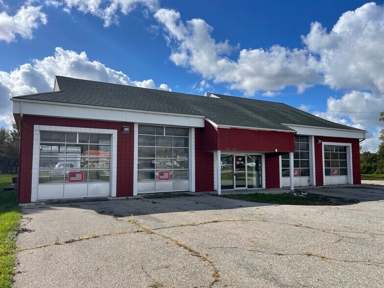 530 E Saginaw Hwy, Grand Ledge, MI à vendre - Photo du bâtiment - Image 3 de 14