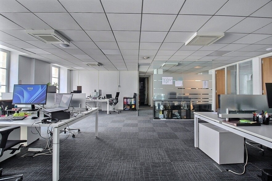 11 Rue De Mogador, Paris for lease - Building Photo - Image 2 of 30