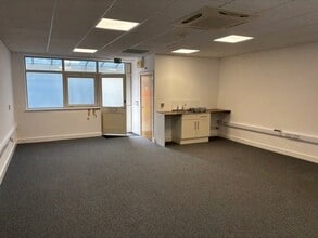 9-28 Athena Ct, Warwick à louer Photo intérieure- Image 2 de 2