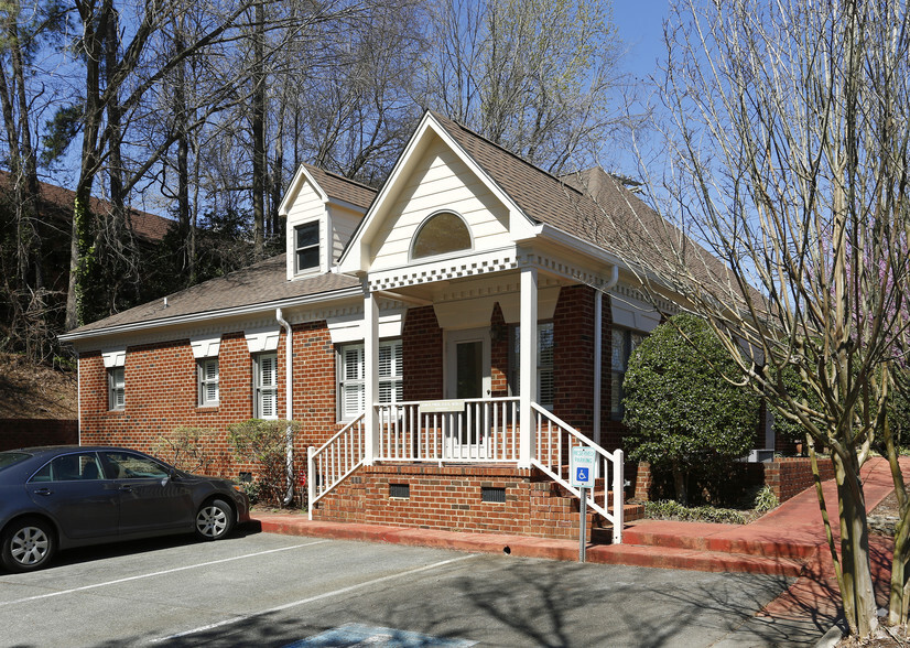 102 S Estes Dr, Chapel Hill, NC à vendre - Photo principale - Image 1 de 1