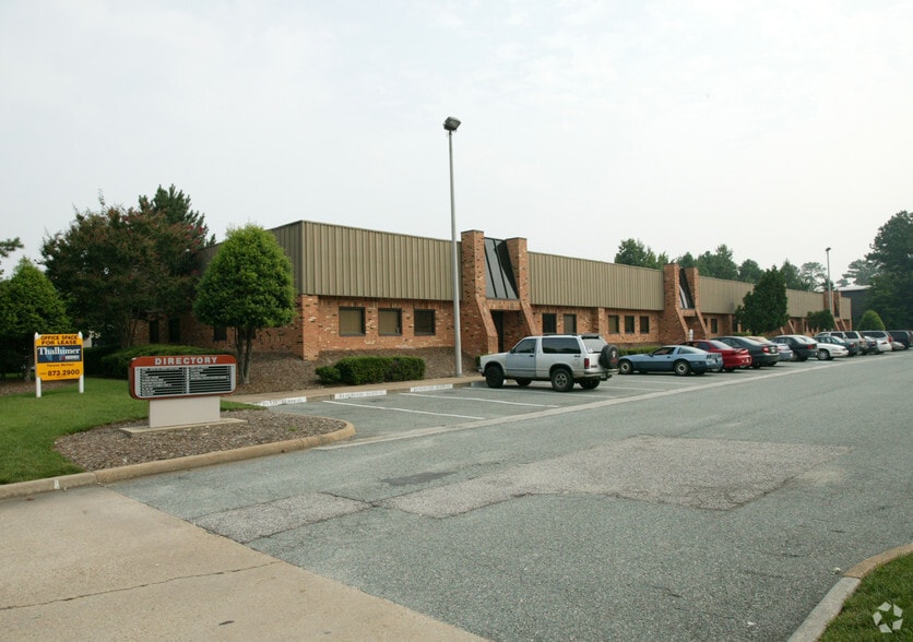 11834 Canon Blvd, Newport News, VA for lease - Building Photo - Image 2 of 5