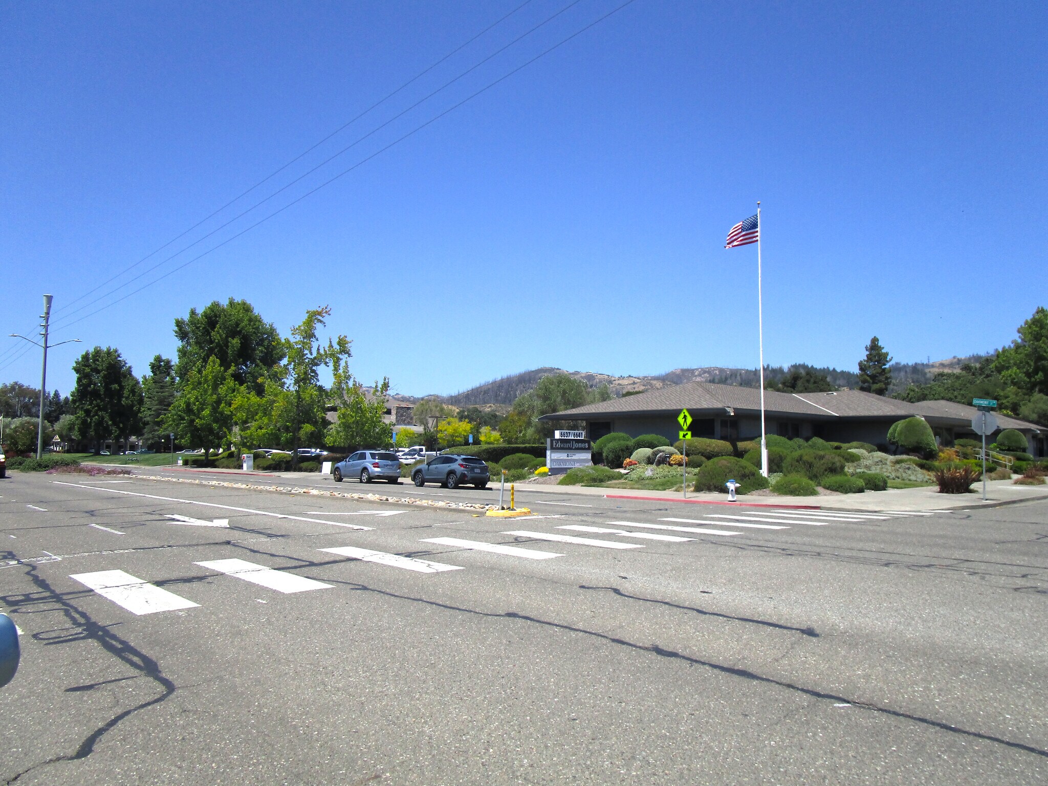 6637-6641 Oakmont Dr, Santa Rosa, CA à louer Photo du bâtiment- Image 1 de 4