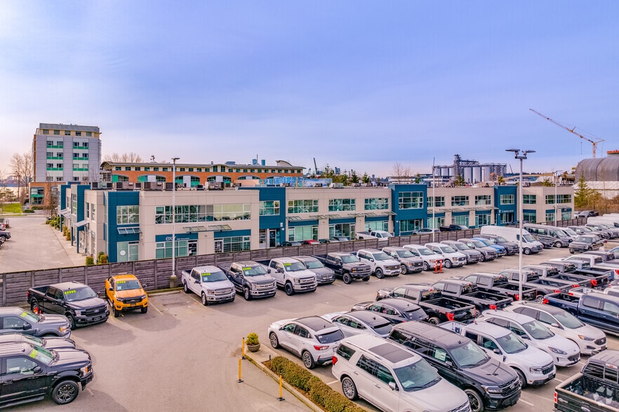 998 Harbourside Dr, North Vancouver, BC à vendre - Photo du bâtiment - Image 3 de 7