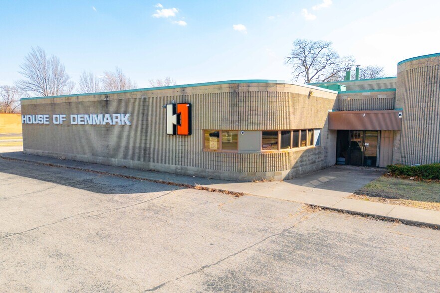 35555 Plymouth Rd, Livonia, MI à vendre - Photo du bâtiment - Image 2 de 9