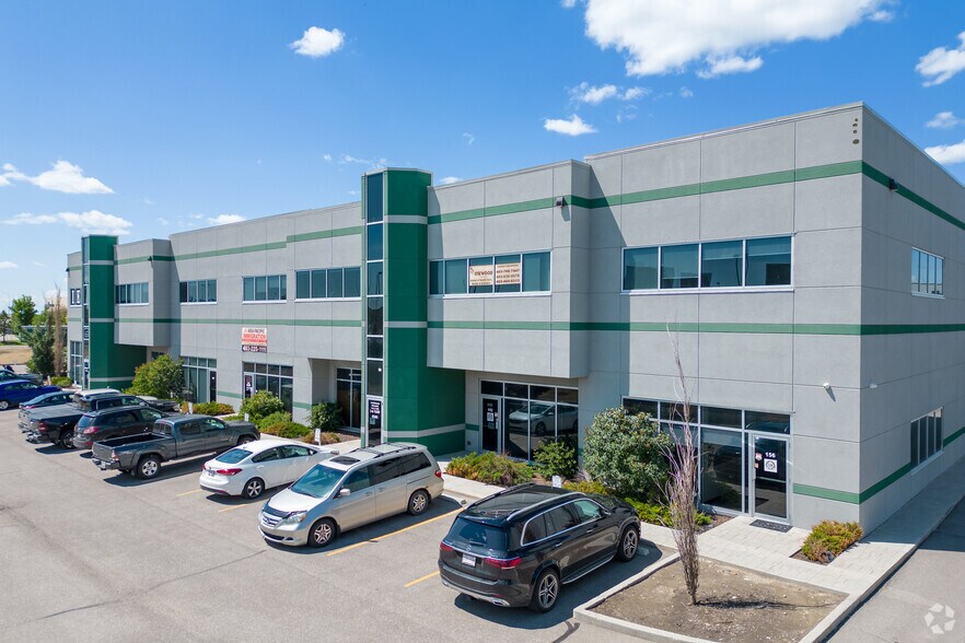 3670 63rd Ave NE, Calgary, AB à vendre - Photo du bâtiment - Image 2 de 7