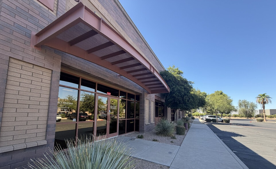 6859 E Rembrandt Ave, Mesa, AZ à louer - Photo du bâtiment - Image 2 de 6