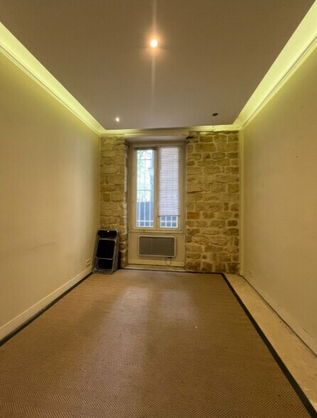 Retail in LEVALLOIS PERRET for lease - Interior Photo - Image 1 of 4