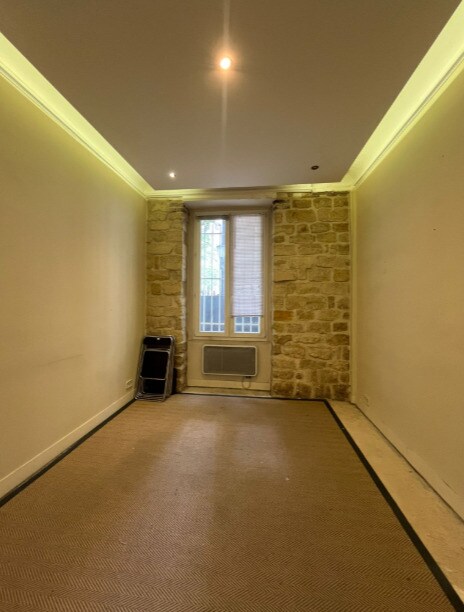 Retail in LEVALLOIS PERRET for lease Interior Photo- Image 1 of 5