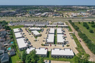 633 E Fernhurst Dr, Katy, TX - Aerial map view - Image1