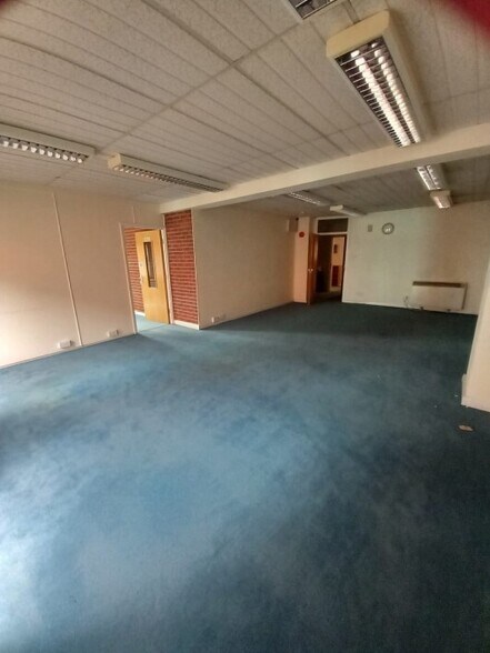 51-52 Castle St, Trowbridge for lease - Interior Photo - Image 3 of 4