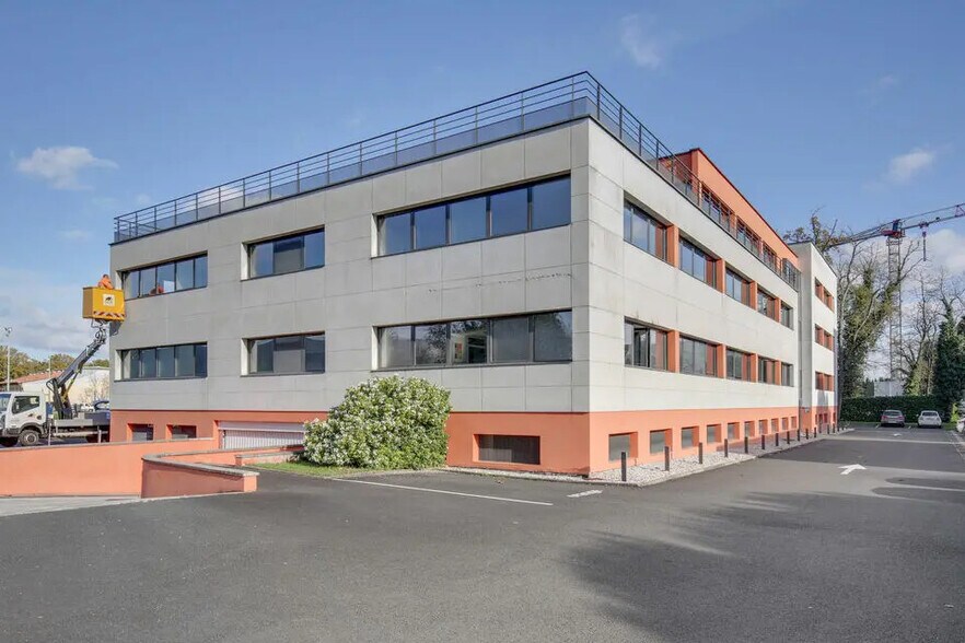Office in Mérignac for lease - Building Photo - Image 2 of 4
