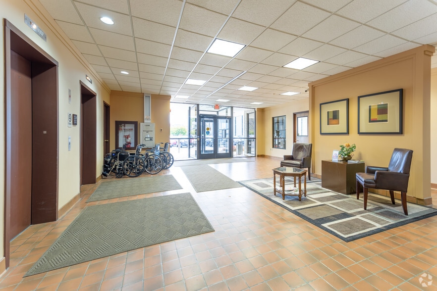 3145 W Clark Rd, Ypsilanti, MI à louer - Hall d’entrée - Image 3 de 9