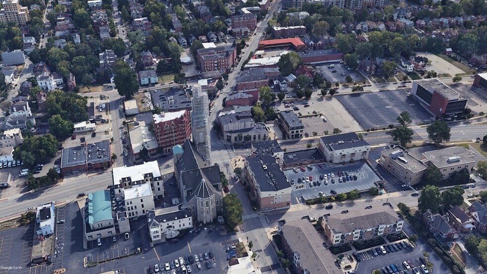 1535 Madison Rd, Cincinnati, OH à louer - Photo du bâtiment - Image 3 de 10