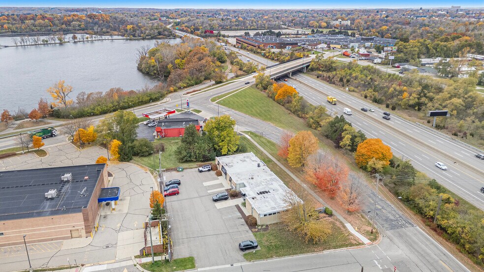 740 Emerick St, Ypsilanti, MI à louer - Photo du bâtiment - Image 2 de 28