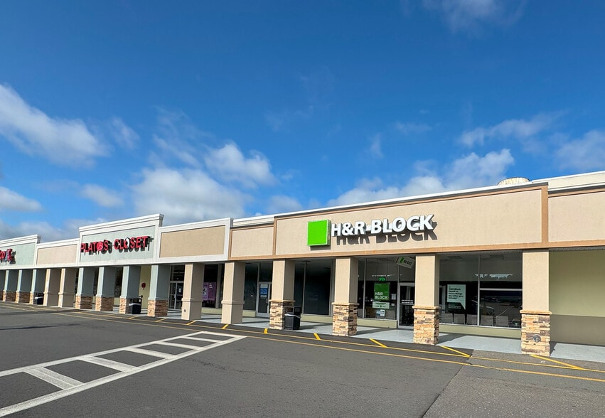 700-800 Queen St, Southington, CT for lease - Building Photo - Image 3 of 8