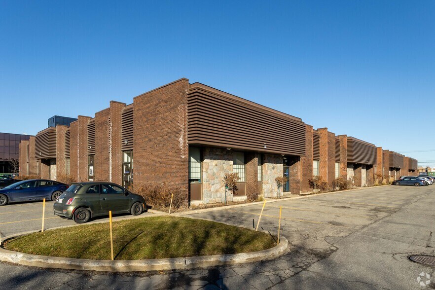 161-181 Rue Barr, Montréal, QC à louer - Photo principale - Image 1 de 5
