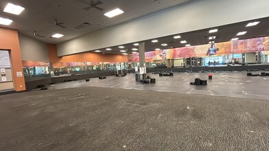 6000 Lake Gray Blvd, Jacksonville, FL for lease Interior Photo- Image 2 of 20