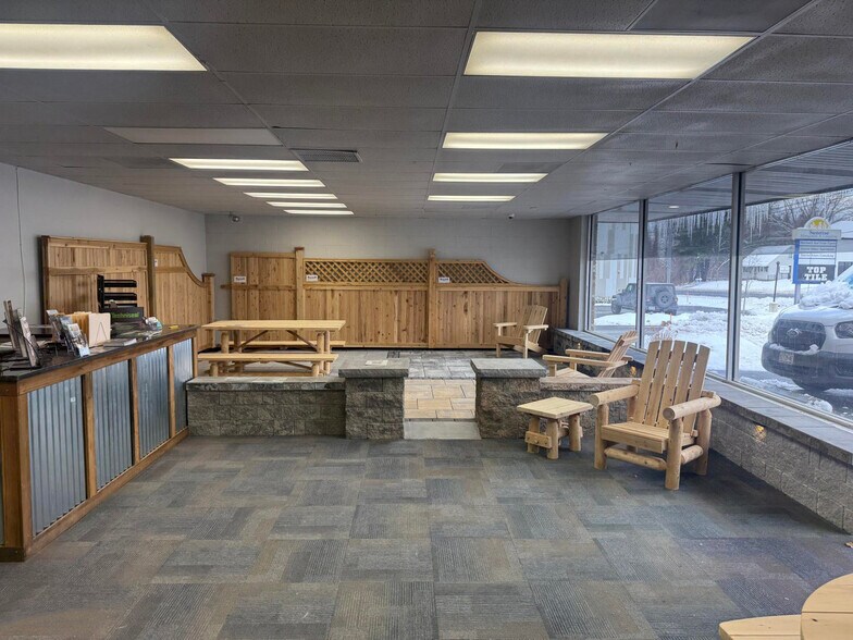 836 Troy Schenectady Rd, Latham, NY à louer - Photo du bâtiment - Image 2 de 9