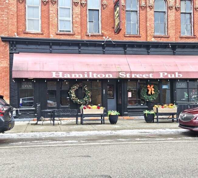 308 S Hamilton St, Saginaw, MI à vendre - Photo du bâtiment - Image 2 de 7