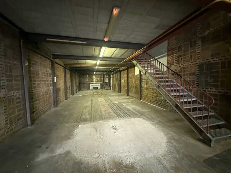 Flex in Strasbourg for lease - Interior Photo - Image 2 of 5