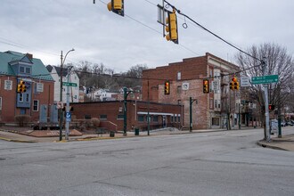 108 W 8th Ave, Homestead, PA à louer Photo intérieure- Image 1 de 8