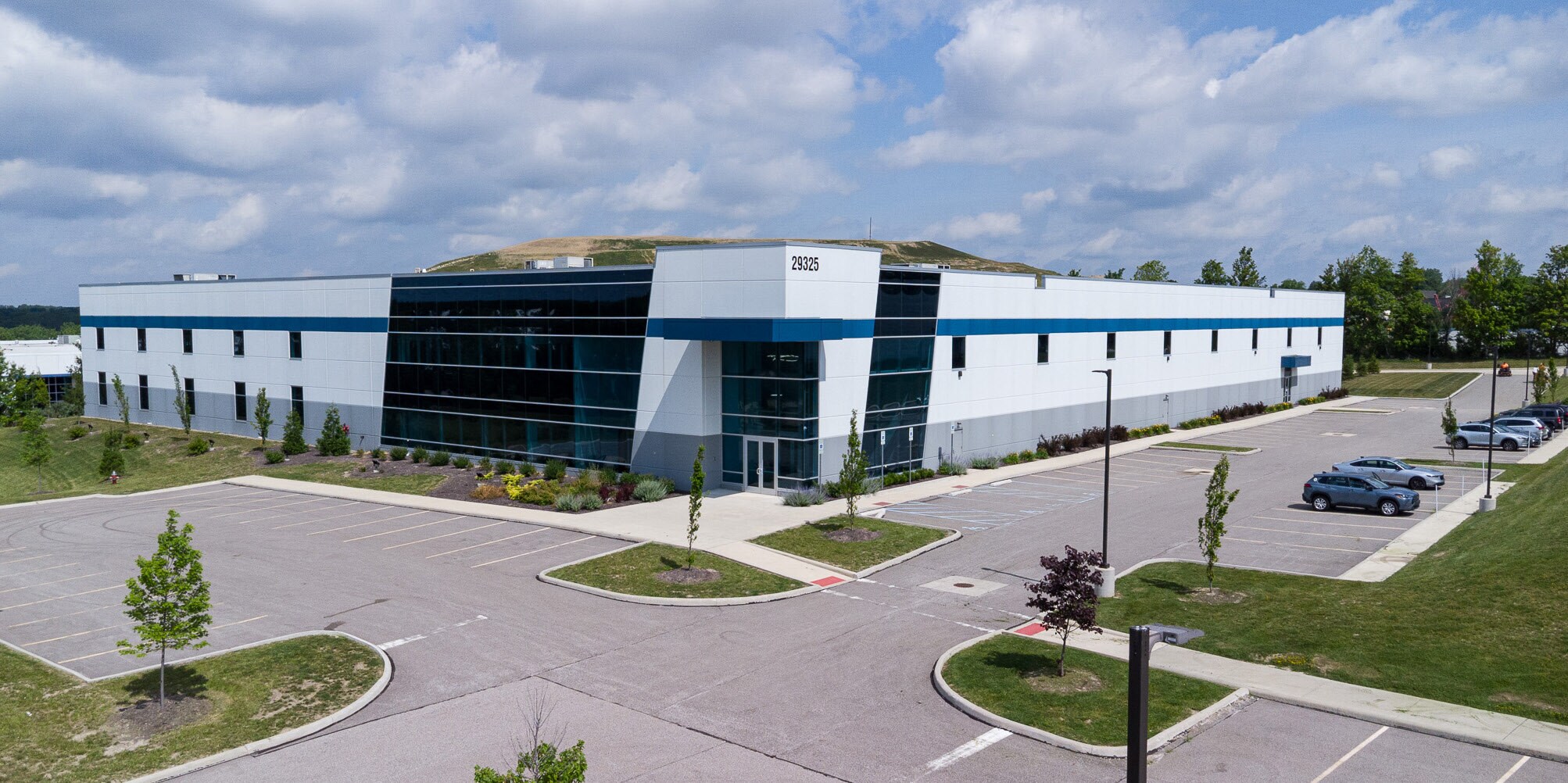 29325 Fountain Pkwy, Solon, OH for lease Primary Photo- Image 1 of 3