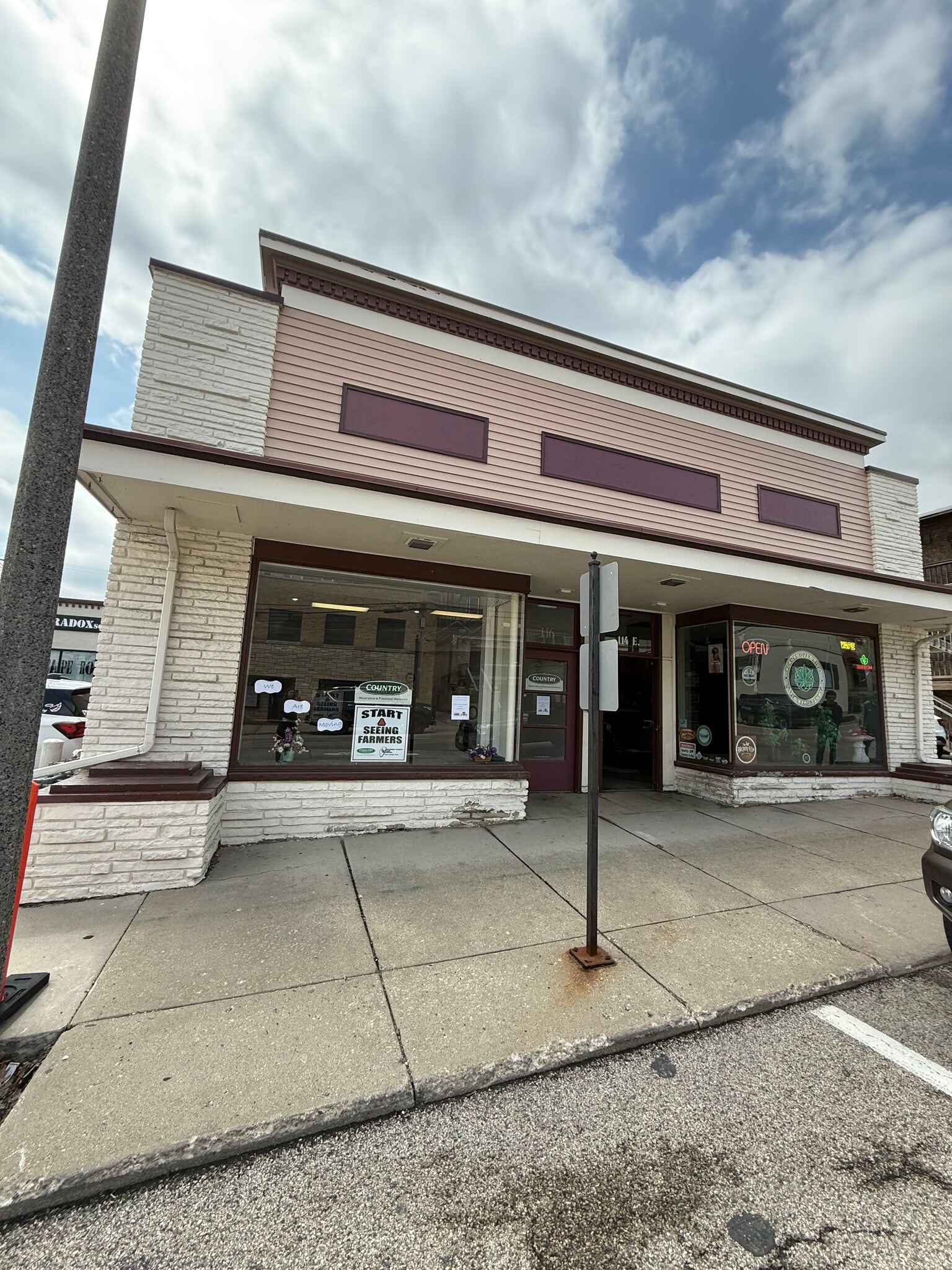 114-118 E Calhoun St, Woodstock, IL for lease Building Photo- Image 1 of 10