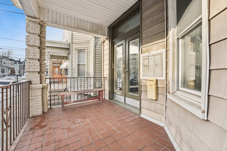 910 19th St, Union City, NJ à vendre - Photo du bâtiment - Image 3 de 27