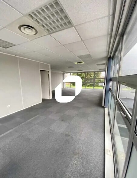 Office in Bordeaux for lease - Interior Photo - Image 2 of 23