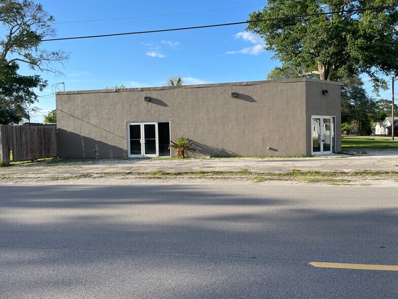 928 Block St, Port Neches, TX à vendre - Photo du bâtiment - Image 2 de 21