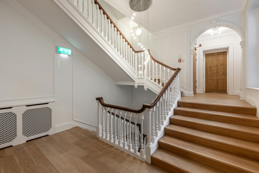 12 Hobart Pl, London for lease - Building Photo - Image 3 of 15