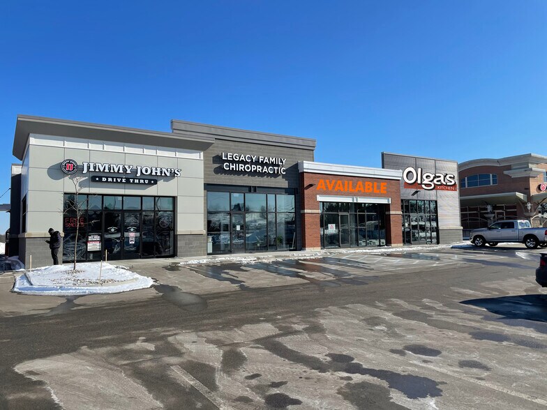 4064 Alpine Ave NW, Comstock Park, MI à louer - Photo du bâtiment - Image 3 de 5